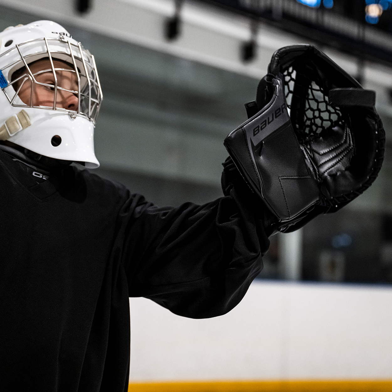 bauer-sv-pro-fanghand-intermediate-goalie-catcher image 7