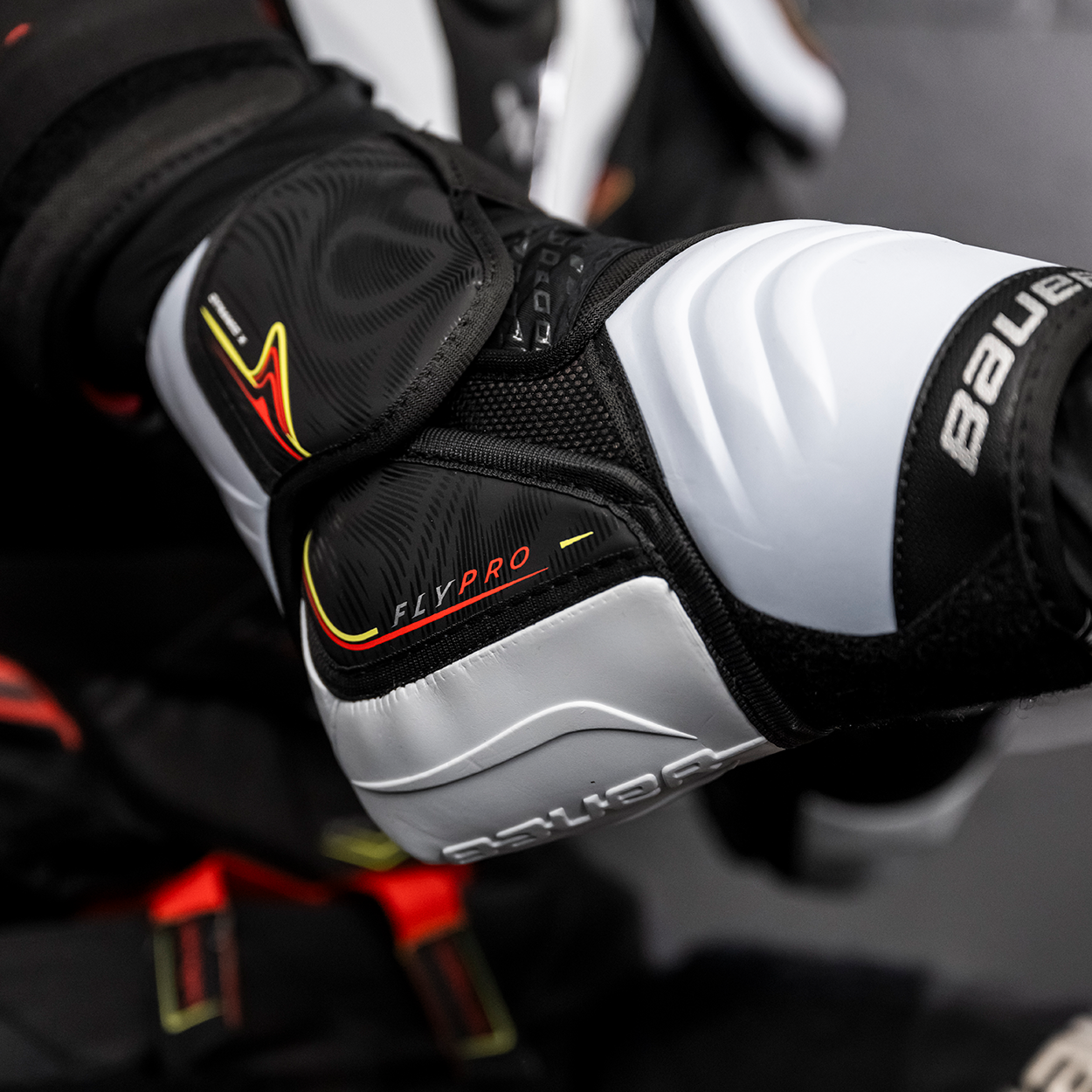 bauer-vapor-flypro-ellenbogenschoner-intermediate image 2