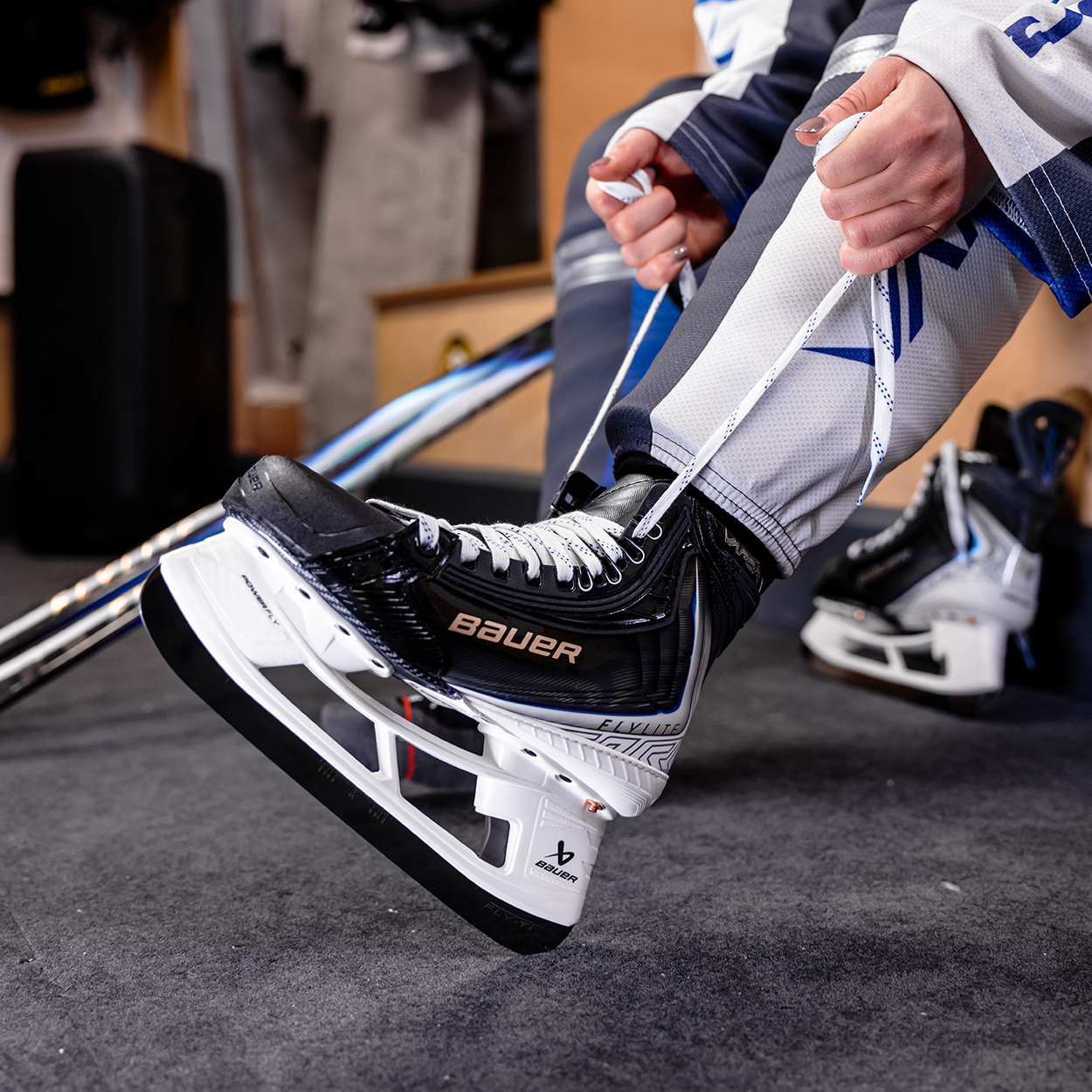 bauer-vapor-flylite-eishockeyschlittschuh-senior image 5