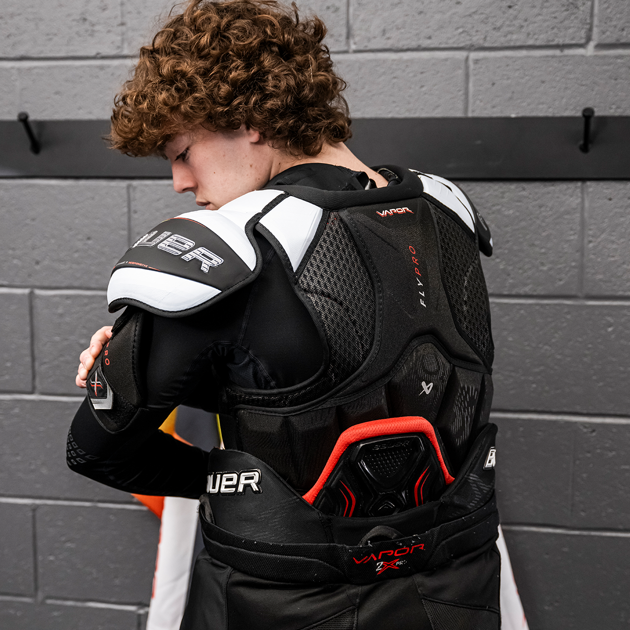 bauer-vapor-flypro-schulterschutz-intermediate image 3