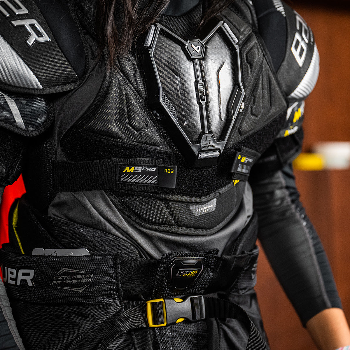bauer-supreme-m5-pro-schulterschutz-junior-schulterpads-eishockey image 3