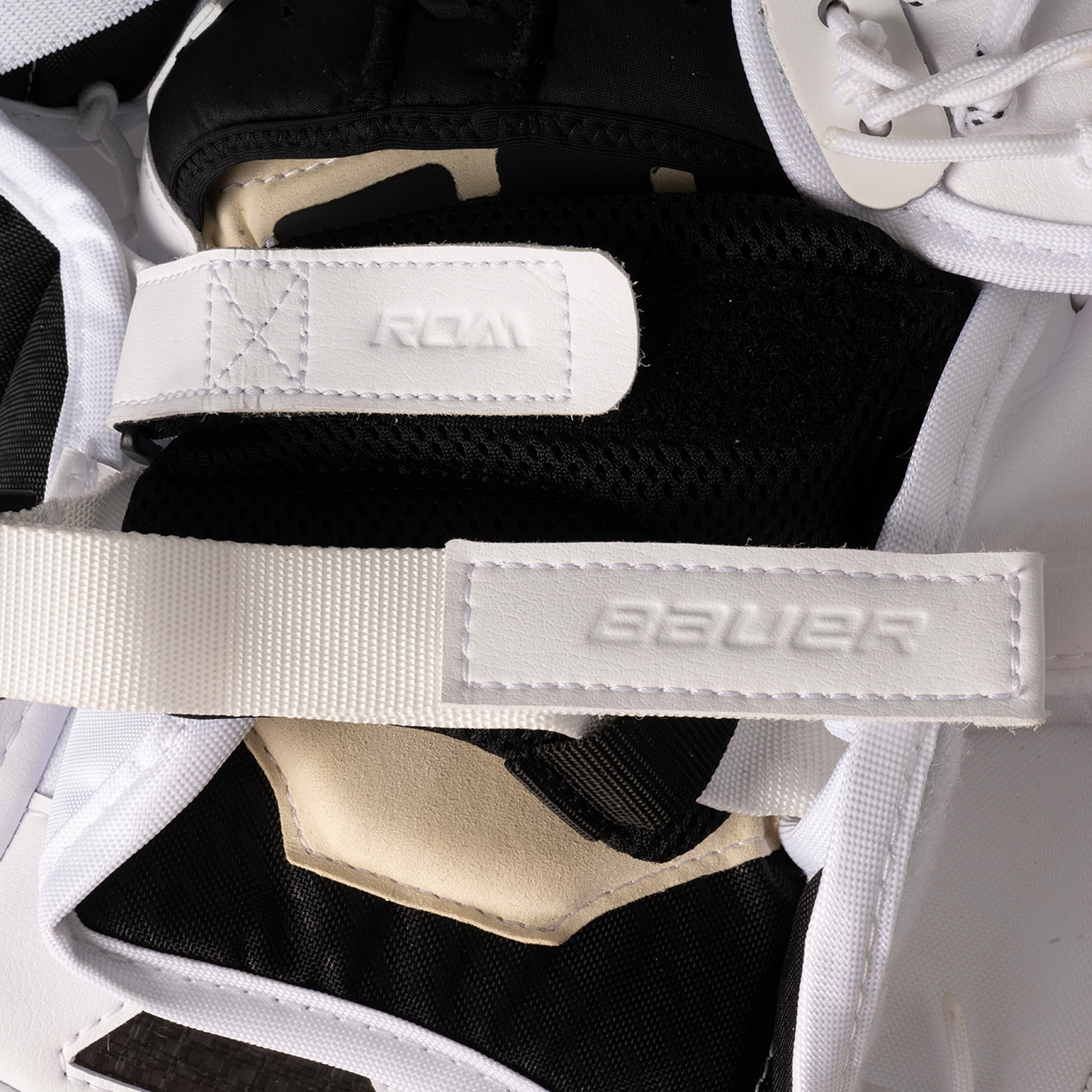bauer-supreme-fuse-fanghand-senior-goalie-catcher image 6