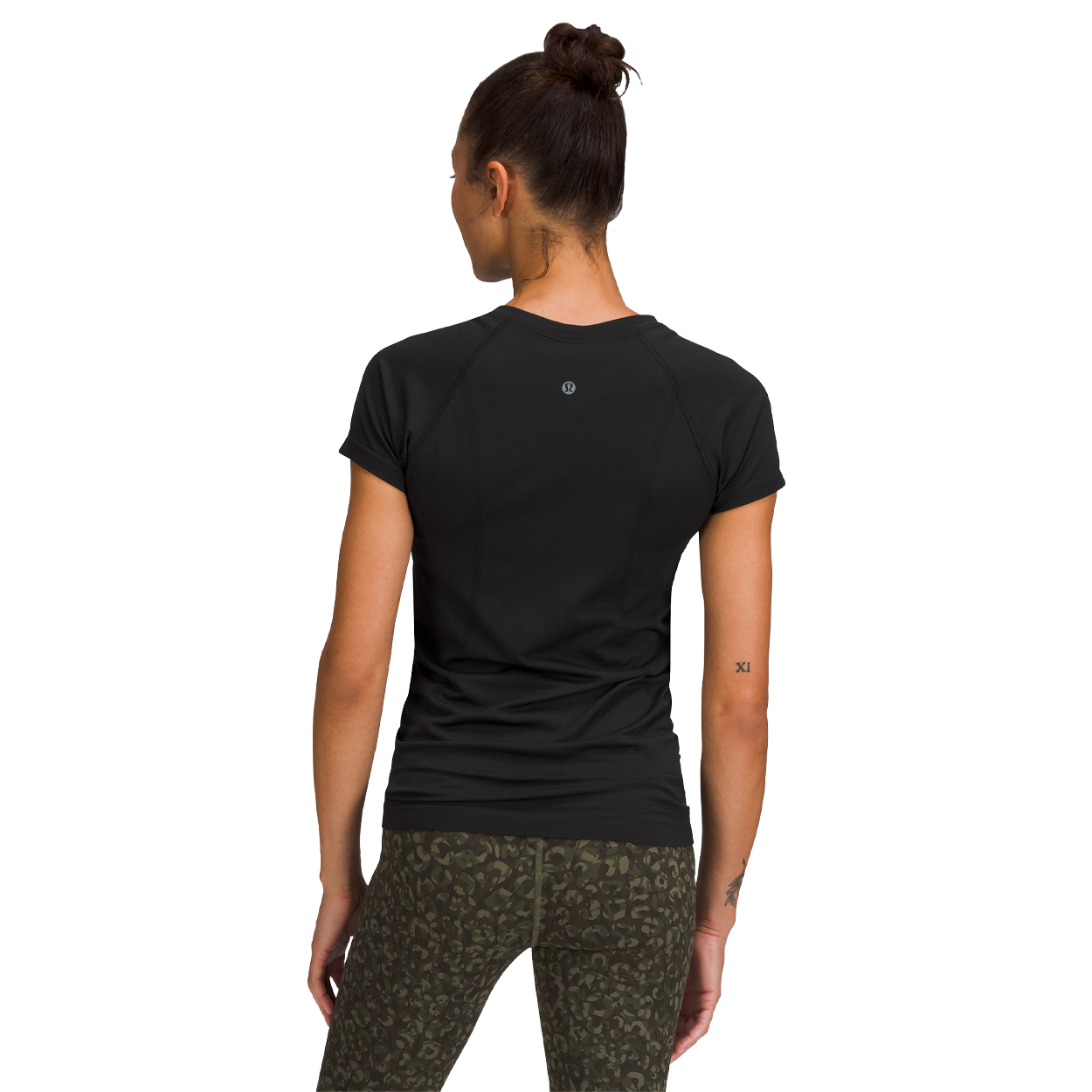 bauer-x-lululemon-swiftly-tech-t-shirt-damen image 2