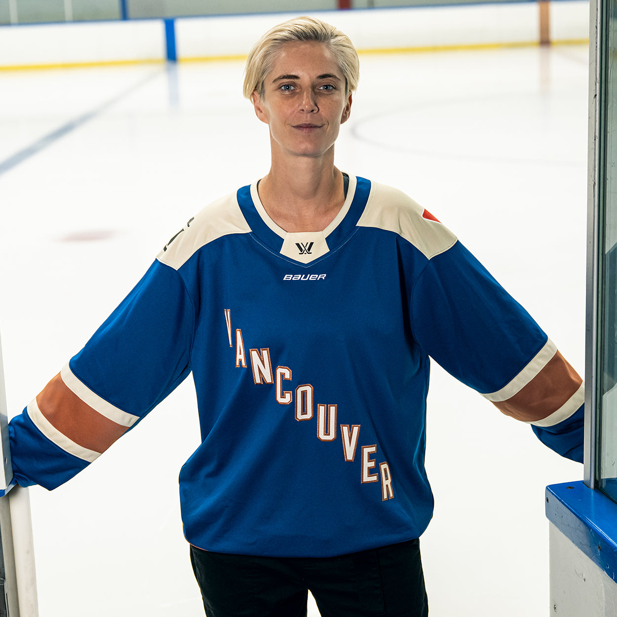 bauer-pwhl-vancouver-home-trikot-adult-replica-jersey image 4